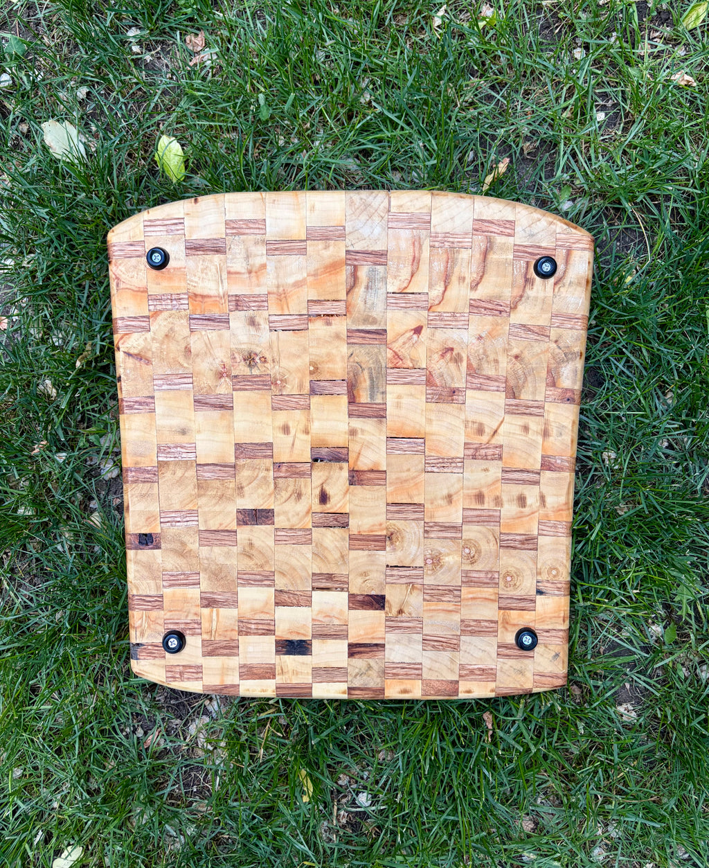 End grain cutting board