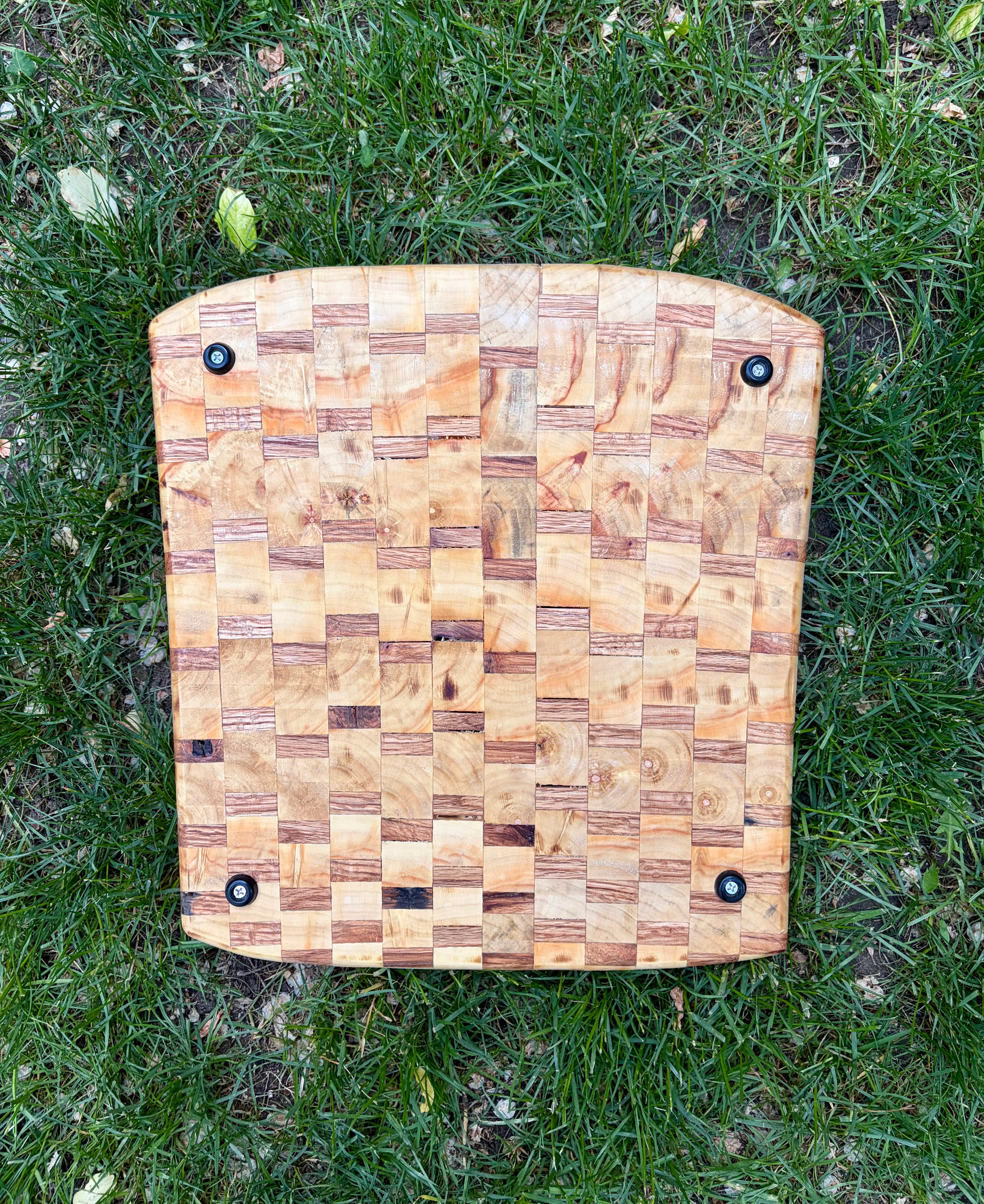 End grain cutting board