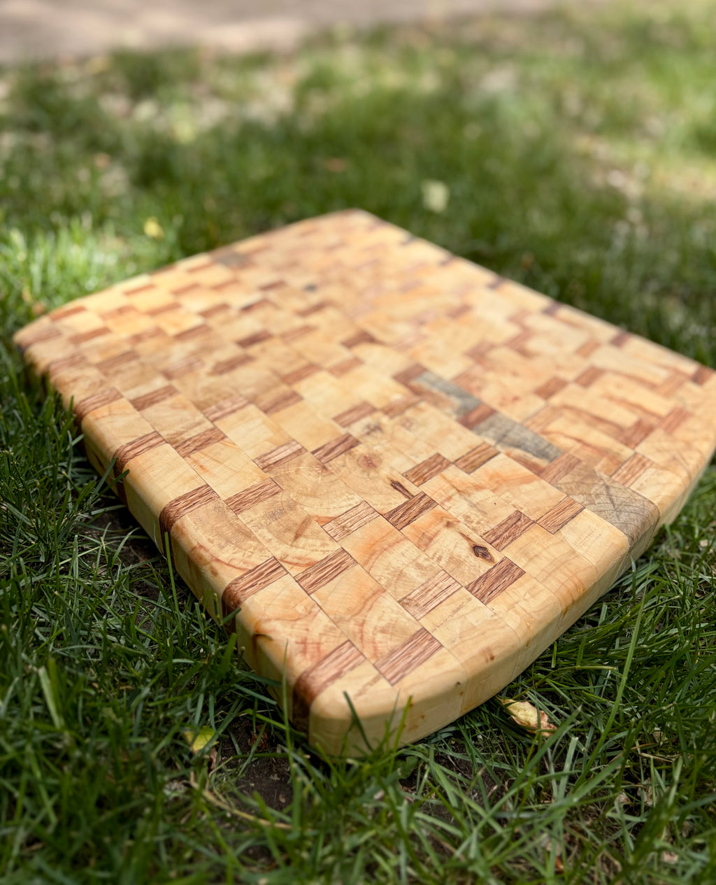 End grain cutting board