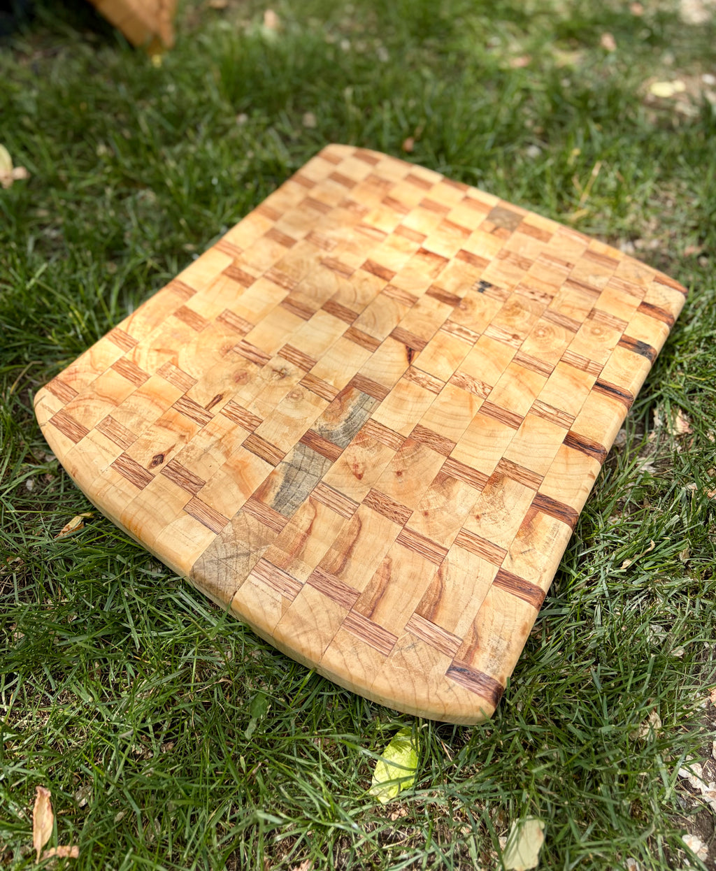 End grain cutting board