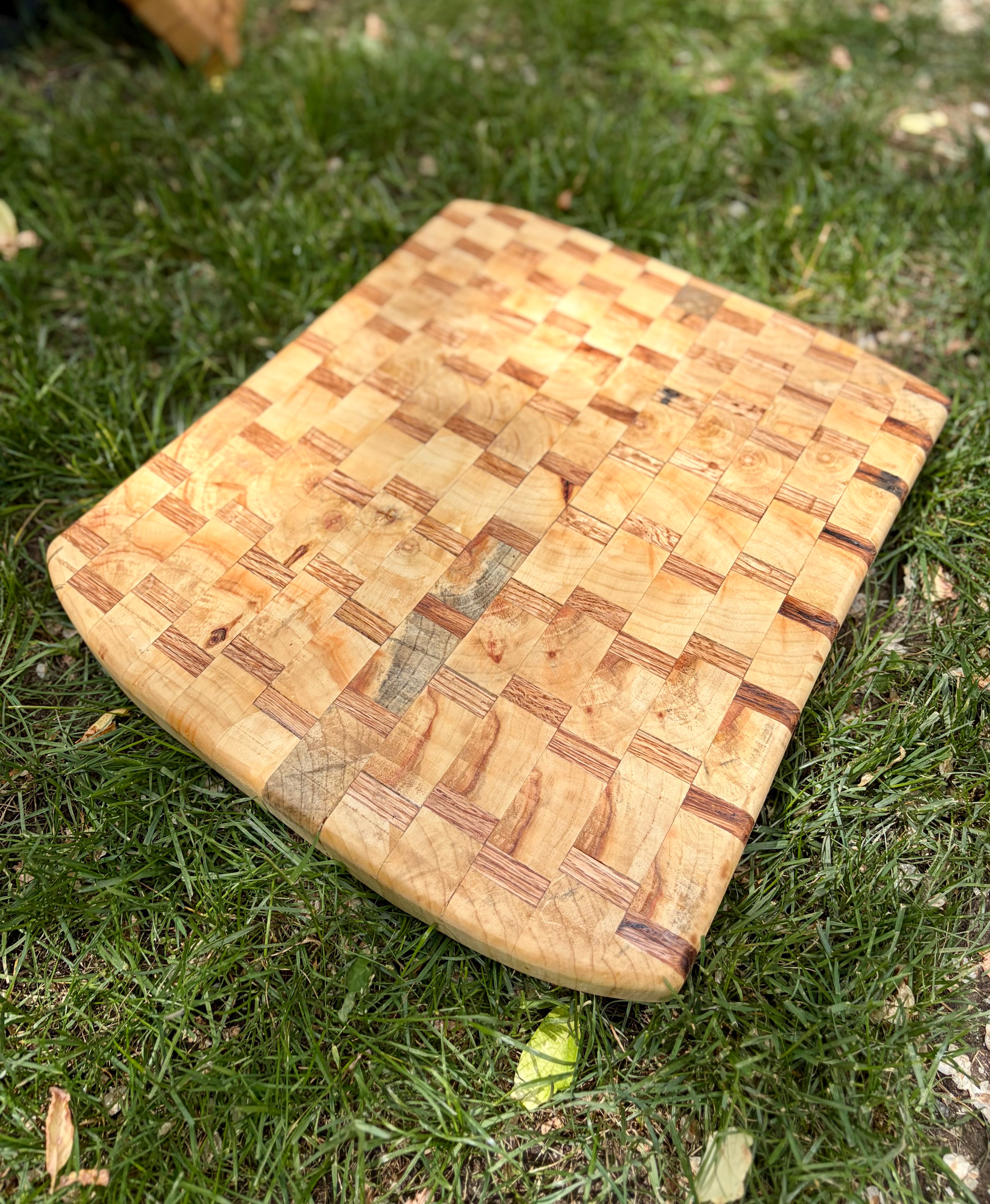 End grain cutting board